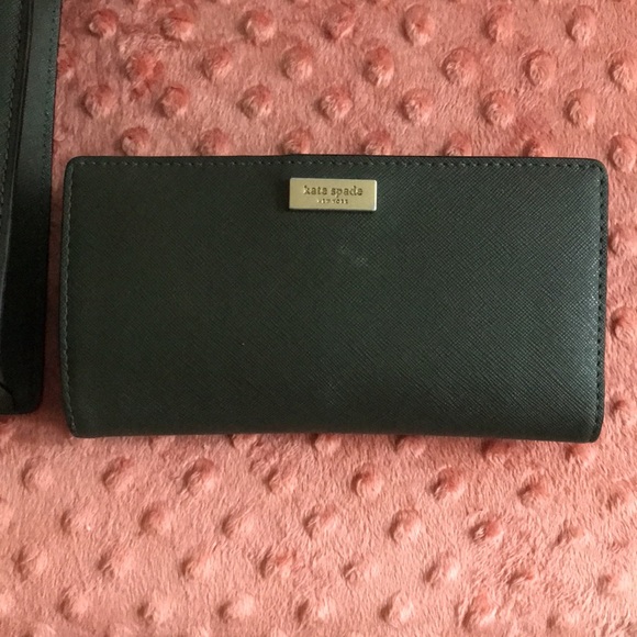 Kate Spade Crossbody and Matching Wallet - Picture 3 of 6